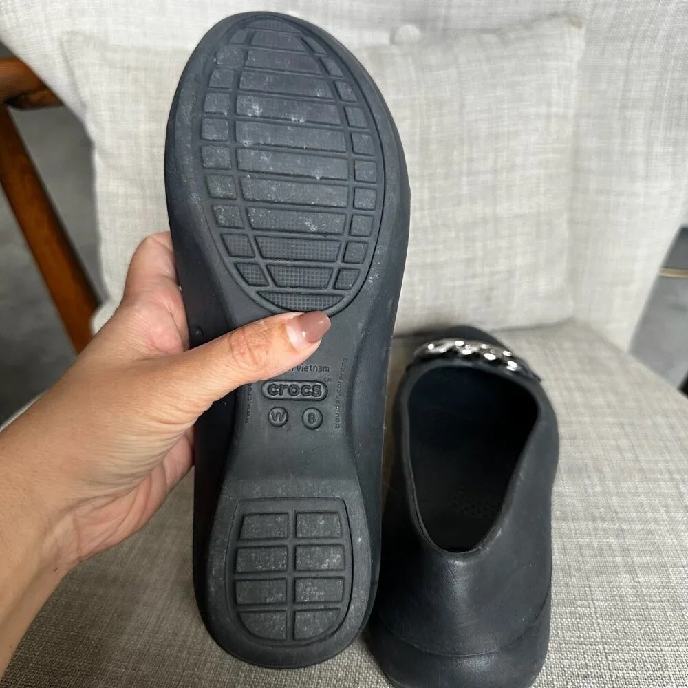 Crocs‎ Gianna Ballet Flats Womens Sz 8 Black Non Slip Closed Toe Chain Link